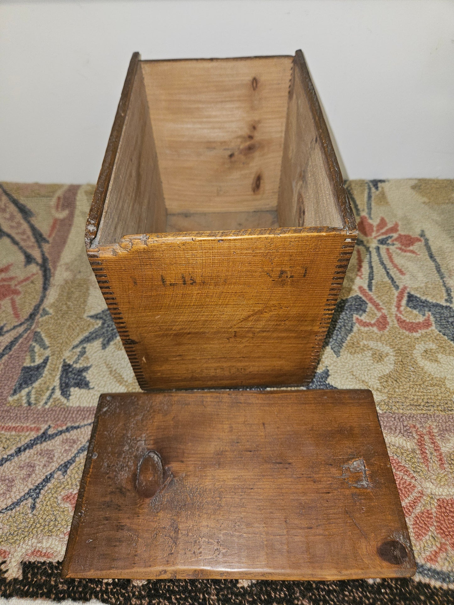 Primitive Phoenix Pepper Fingered Jointed Box W/ Slide Lid.